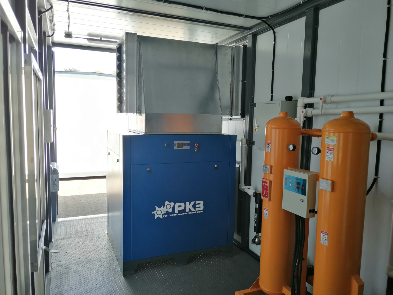 Адсорбционный осушитель в модульной компрессорной станции Адсорбционный осушитель в модульной компрессорной станции